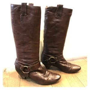 Brown kitten heel boots